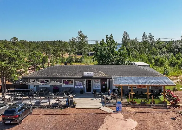 & مكان تخييم