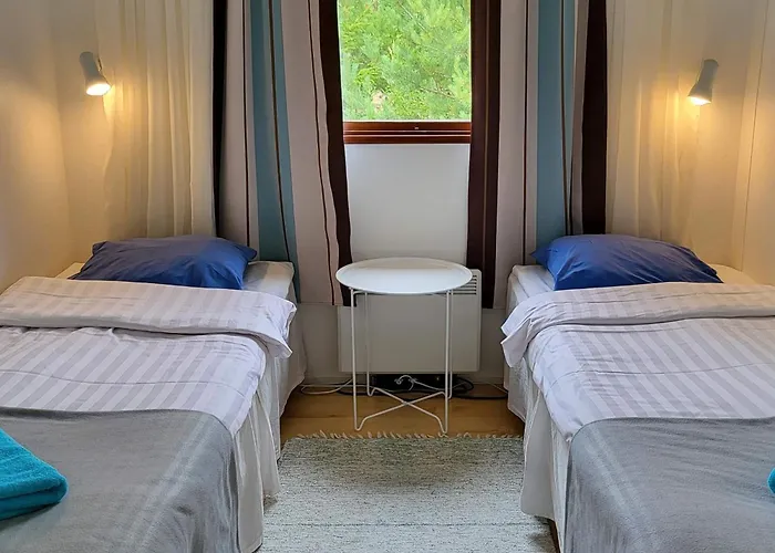 مكان تخييم & *